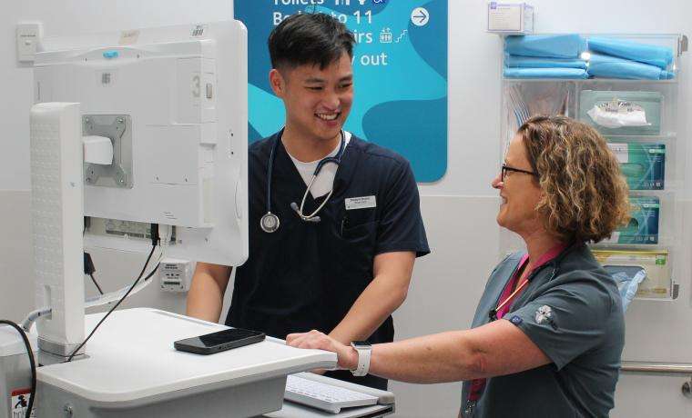 Clinical Dean Dr Megan Scott discusses patient care with 5D Medical Student Ethan Goh from Monash University on Bass Coast Health’s Kodowlinun Acute Ward.